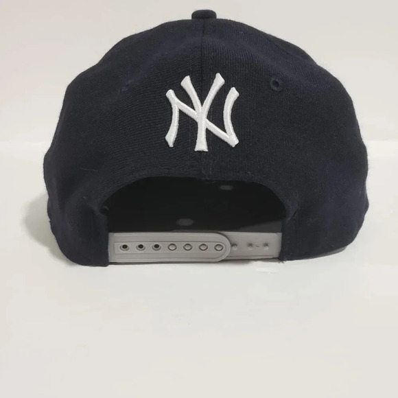 New York Yankees  New Era 9Fifty Navy Blue Mens Snapback Hat - Picture 4 of 5